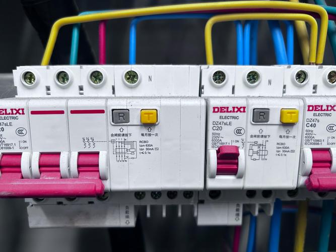 单极漏电开关和双极的有什么区别 单极漏电开关和双极的有什么区别